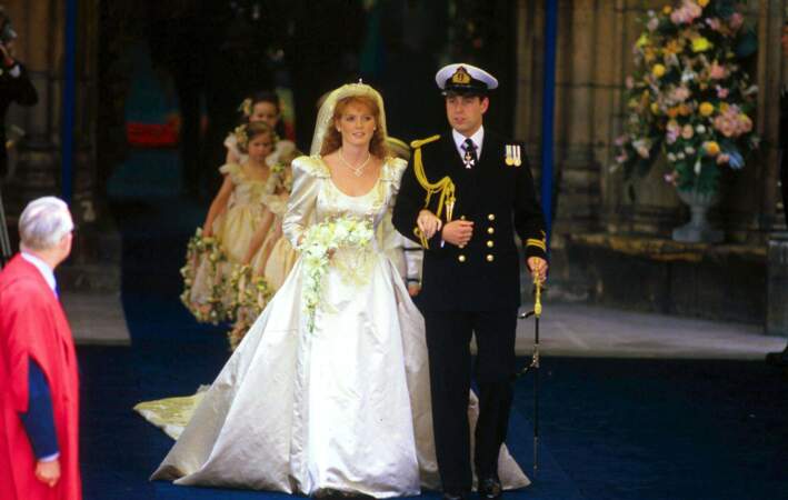 Le 23 juillet 1986, Sarah Ferguson et le prince Andrew se disent "oui" lors d’un mariage dans l’abbaye de Westminster et sont sacrés duc et duchesse d’York.