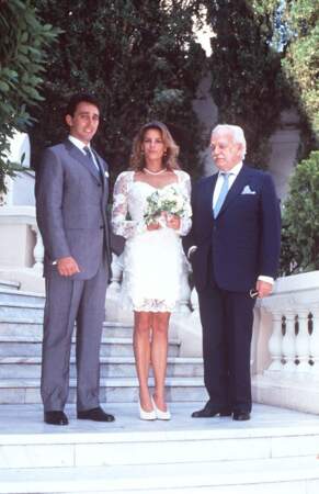 C’est ainsi que Stéphanie de Monaco et Daniel Ducruet se marient… au cours d’une cérémonie civile, le prince Rainier III s’étant tout de même opposé à une cérémonie religieuse en grande pompe.
