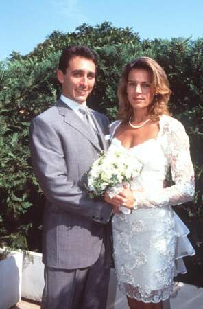 Malheureusement, le bonheur sera de courte durée pour les jeunes mariés. À l’été 1996, seulement un an après leur mariage, Stéphanie de Monaco demande le divorce. Coup de théâtre sur le Rocher.