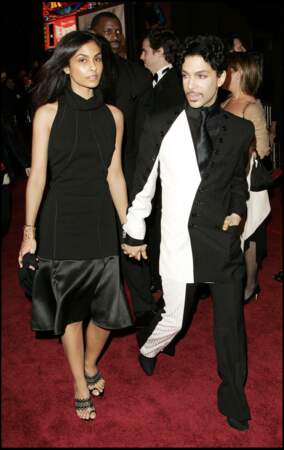 S’il divorce de Mayte Garcia en 2000, Prince se remariera en 2001 avec Manuela Testolini, l’une de ses anciennes employées, dont il divorcera cinq ans plus tard.
