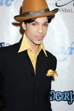 Et puis, le 21 avril 2016, le monde entier pleure la mort de Prince. Le chanteur a succombé à une surdose accidentelle d’un opioïde à l’âge de 57 ans.