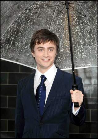 Mais à l’ombre du succès de la saga, l’interprète d’Harry Potter, qui n’était encore qu’un adolescent, perd pied…