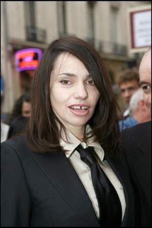 En 2005, Béatrice Dalle rencontre le détenu Guenaël Meziani sur le tournage du film "Tête d’Or". Ils se marient en prison en janvier 2005.