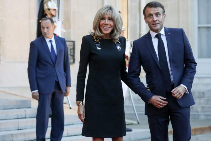 Le président de la République Emmanuel Macron et sa femme Brigitte Macron reçoivent le roi Charles III d'Angleterre et Camilla Parker Bowles, au palais de L'Elysée à Paris. 