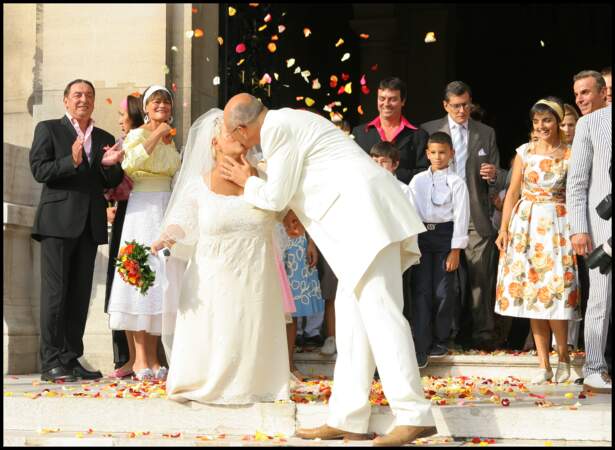 Le 27 août 2005, les tourtereaux se marient lors d’une cérémonie à Neuilly-sur-Seine à laquelle assistent de nombreuses célébrités. 