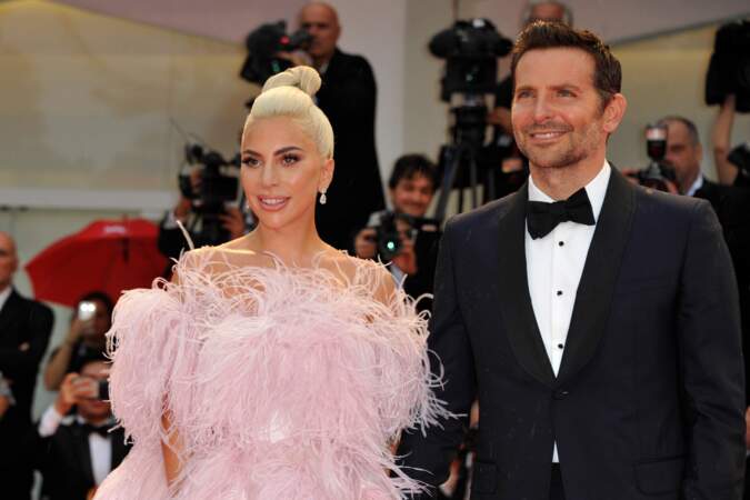Unis dans le film déjà culte "A Star is Born", Lady Gaga et Bradley Cooper ont longtemps fait planer le doute sur la nature de leur relation.
