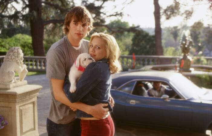 Côté cœur, Brittany Murphy est en couple avec Ashton Kutcher de 2002 à 2003, après l’avoir rencontré sur le tournage du film "Pour le meilleur et pour le rire".