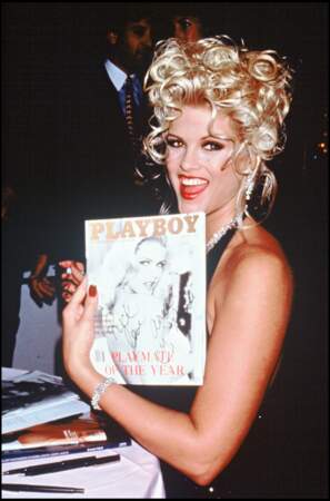 Cette métamorphose lance sa carrière. La gamine de Houston devient Miss Playmate du numéro de mai 1992, avant d’être élue playmate de l’année 1993. 