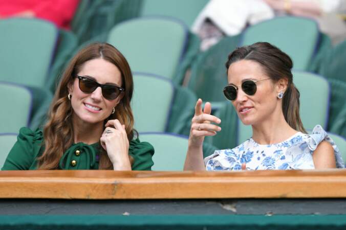 Pippa and Kate watch tennis